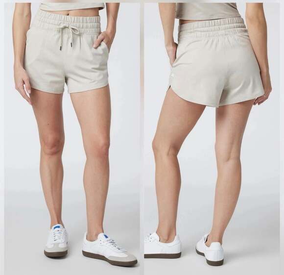 Vuori Pants - Vuori halo Performance Jogger Shorts Sz Large ecru beige NEW